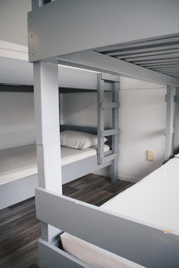 Hugo & Carters Backpackers & Motel Тауранга Екстериор снимка